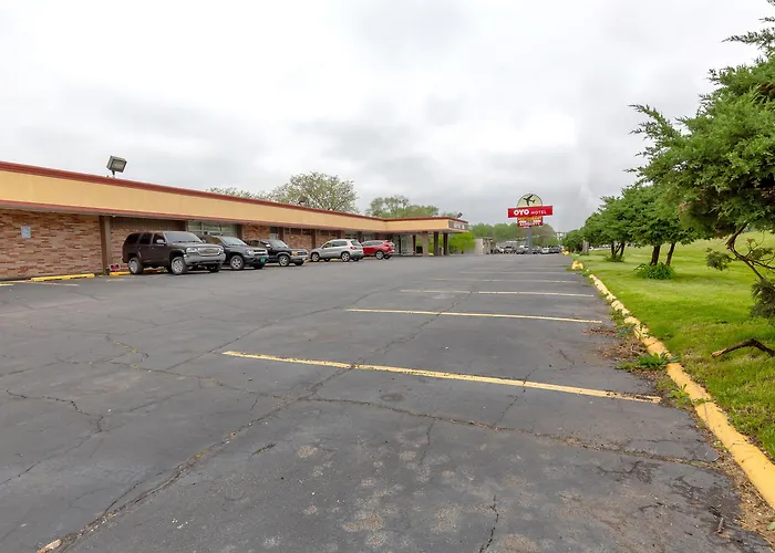 Americas Value 2* Rockford