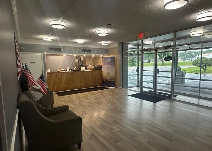Americas Value 2* Rockford